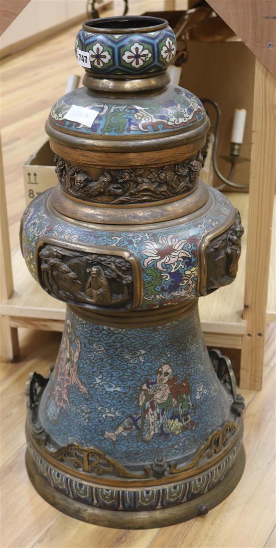 A large jardiniere W.40cm